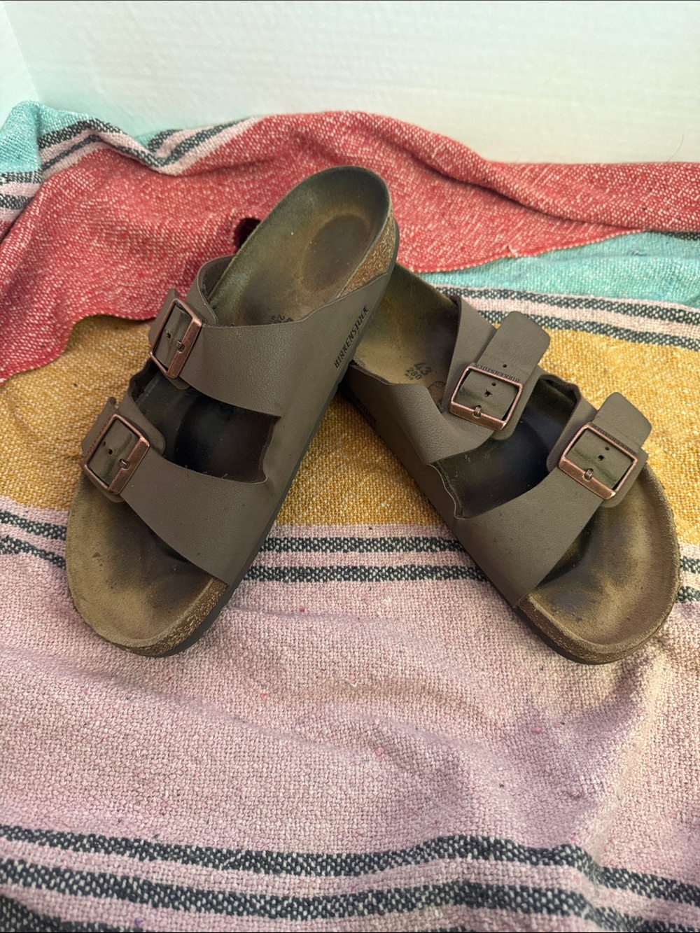 Birkenstock Arizona men’s Two-strap Brown Slide Sandals with Buckles